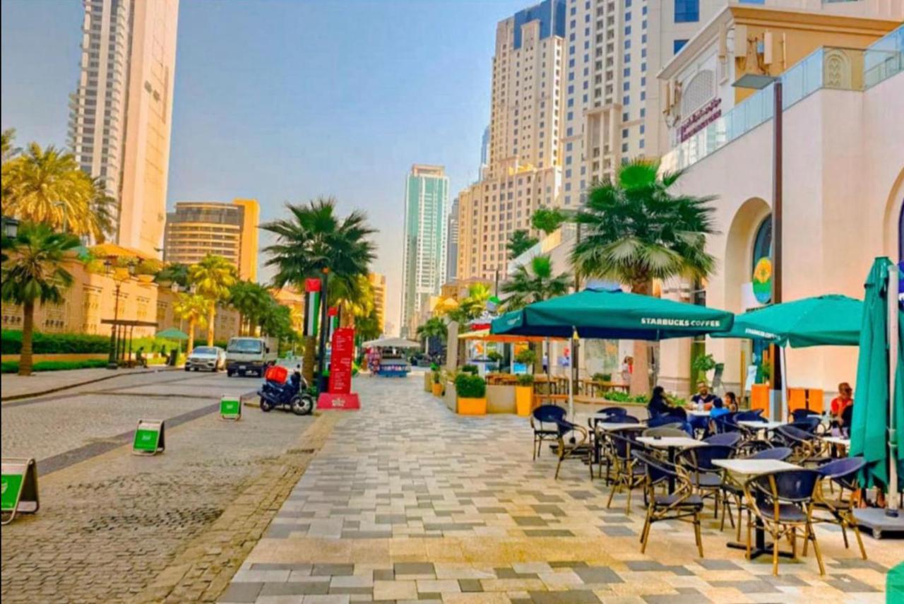 Charming Spacious In The Heart Of Jbr By Sweet Homes Будинок відпочинку *