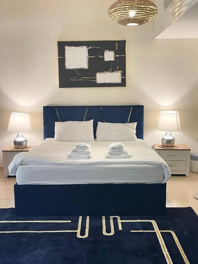 Charming Spacious In The Heart Of Jbr By Sweet Homes Будинок відпочинку *