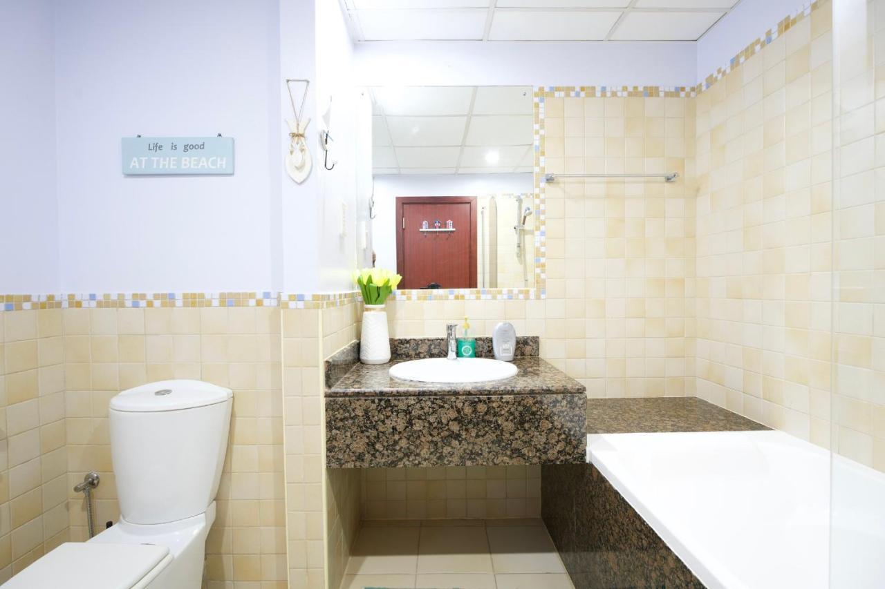 Будинок відпочинку Charming Spacious In The Heart Of Jbr By Sweet Homes Дубай