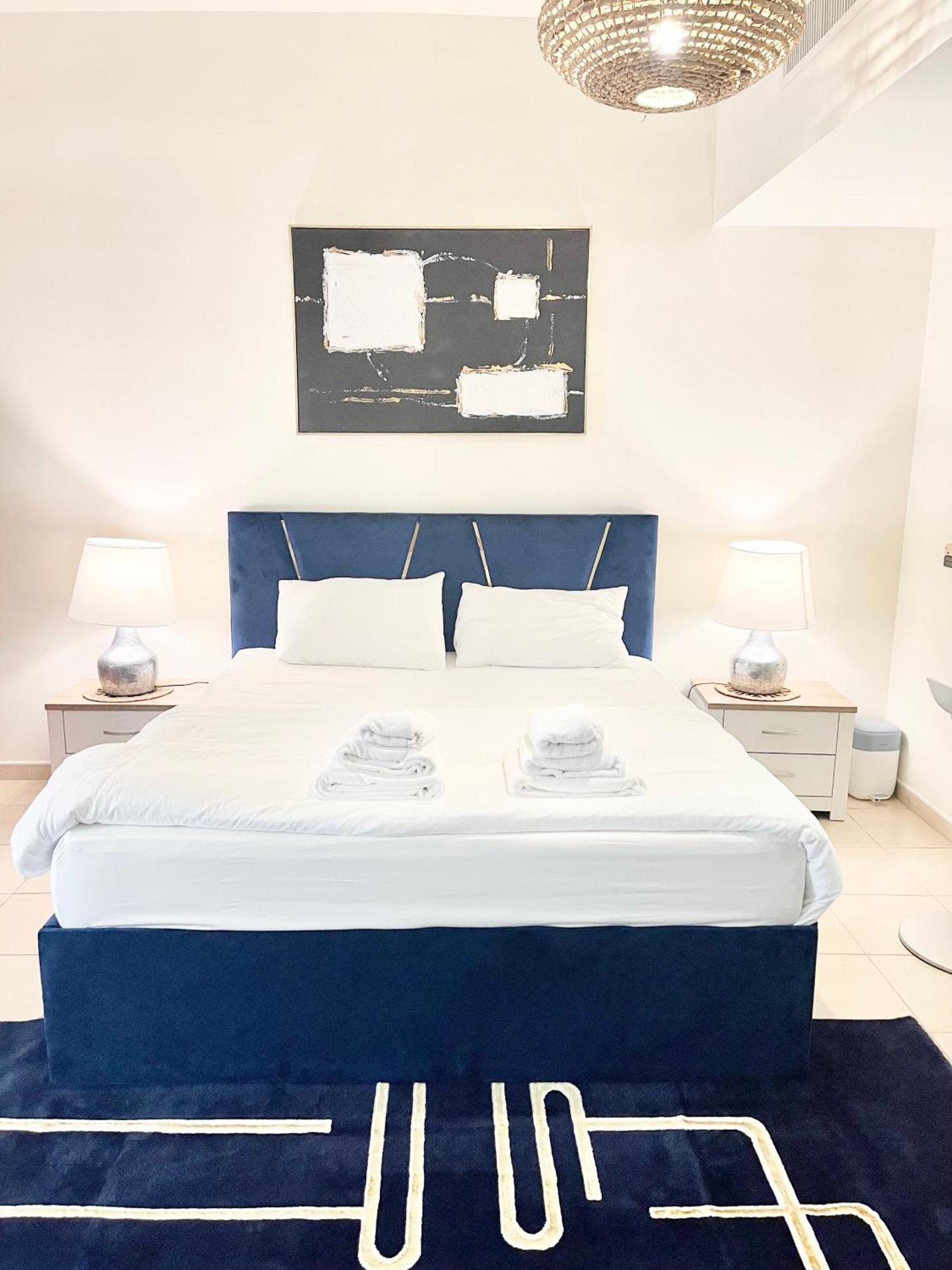 Будинок відпочинку Charming Spacious In The Heart Of Jbr By Sweet Homes Дубай