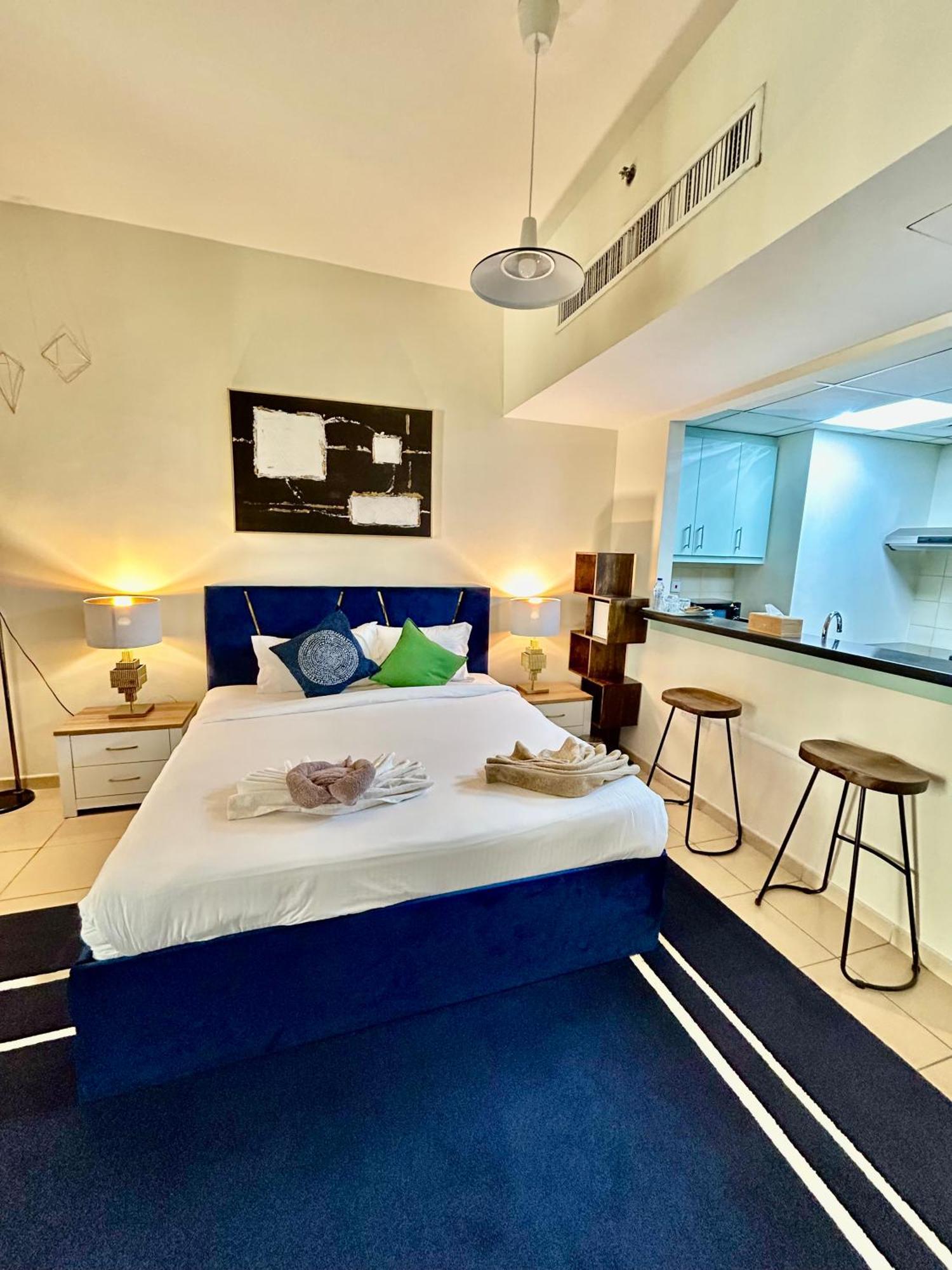 Charming Spacious In The Heart Of Jbr By Sweet Homes Будинок відпочинку