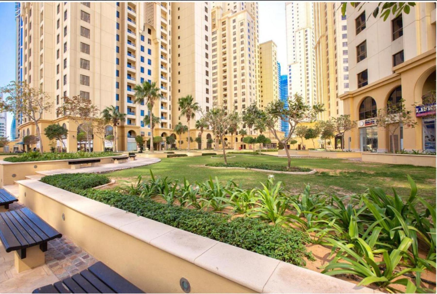 Будинок відпочинку Charming Spacious In The Heart Of Jbr By Sweet Homes