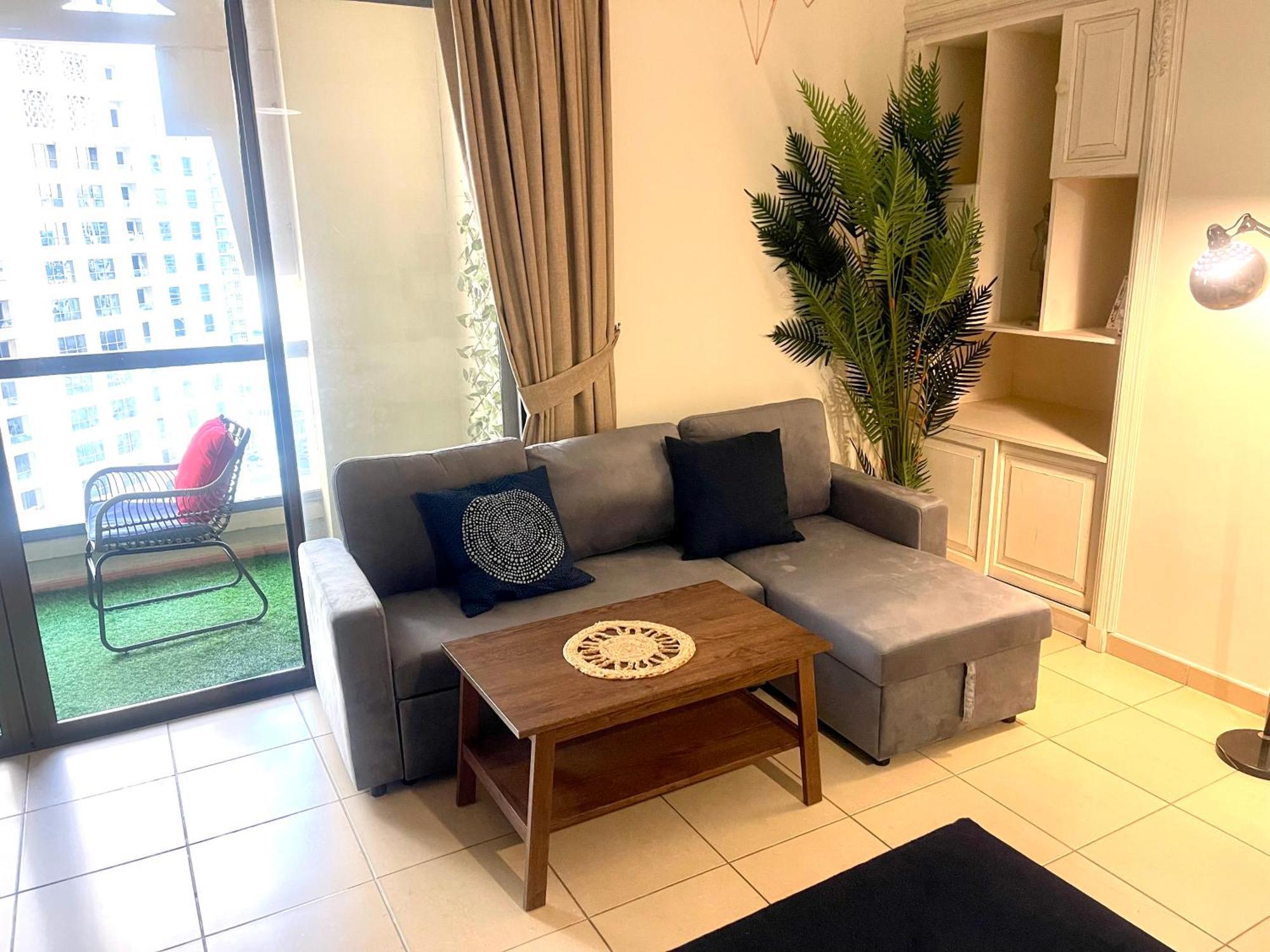 Charming Spacious In The Heart Of Jbr By Sweet Homes Будинок відпочинку *