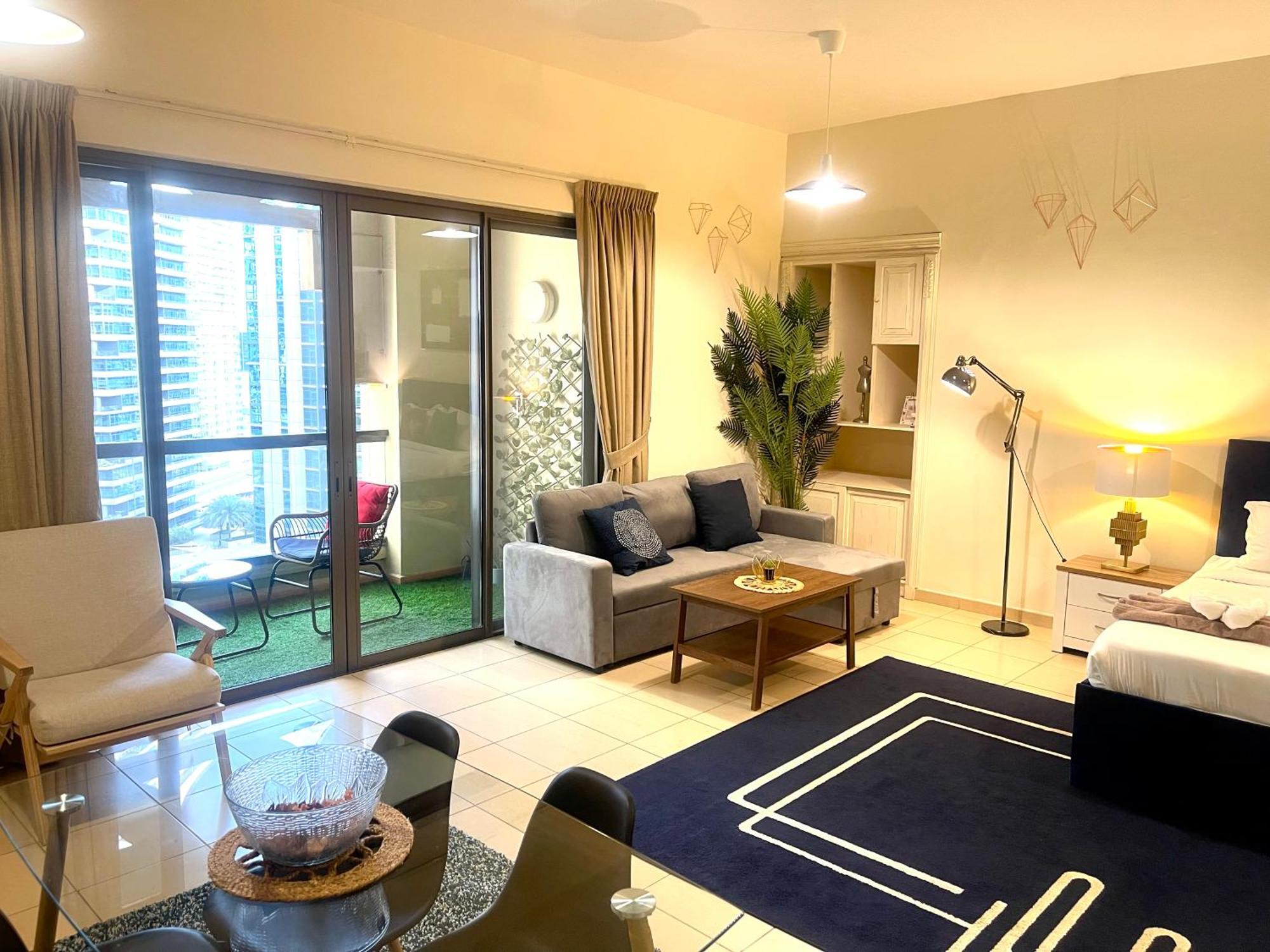 Будинок відпочинку Charming Spacious In The Heart Of Jbr By Sweet Homes Дубай